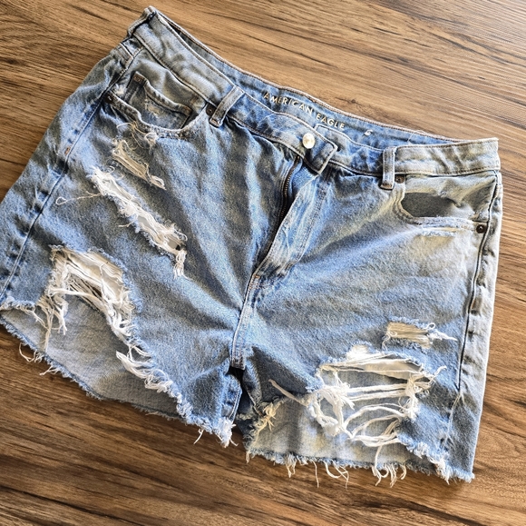 AE Mom Shorts - Picture 2 of 6